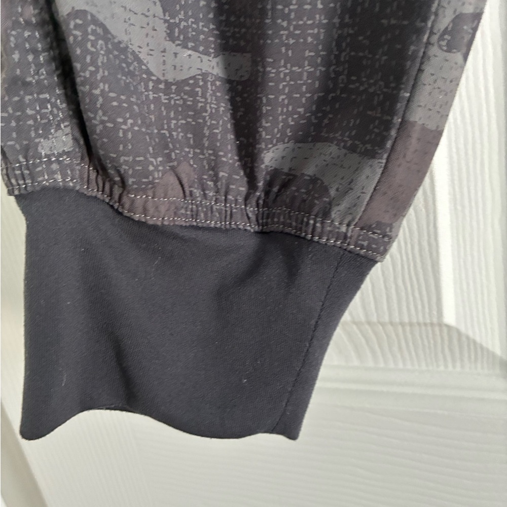 Prana Women’s Gray Camo Cargo Pants Size 6 - Picture 4 of 5
